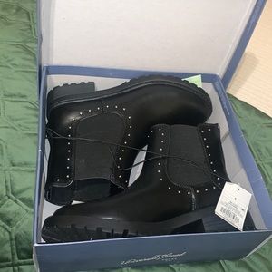 Woman’s Campbell Double Gore Studded Chelsea Boots NWT